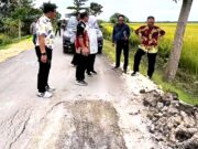 Aspal Tipis 5 Cm, Proyek BKKD Ngampal Sumberrejo Dibongkar Atas Instruksi Wabup Bojonegoro IMG 20260228 WA0000