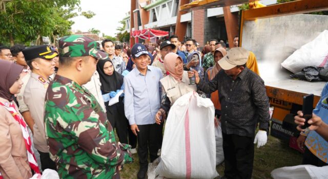 Pulang ke Tanah Kelahiran, Menteri Lingkungan Hidup Hanif Faisol Puji Semangat Kebersihan Warga Bojonegoro 1772808653479 copy 1280x806