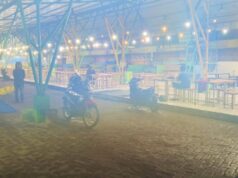 Omzet Terancam Turun, Hujan Deras Bikin Pedagang Takjil Lamongan Sepi IMG 20260302 WA0025