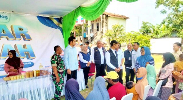 Kunjungan Gubernur Jatim di Sukodadi Lamongan, Sembako Murah Jadi Rebutan Warga IMG 20260305 WA0034