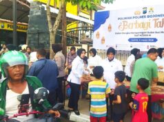 Bukan Cuma Jago Tilang, Polisi Bojonegoro Malah Kasih Takjil Gratis Bagi Pengguna Jalan IMG 20260307 WA0039