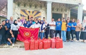 Takjil Ludes Seketika, Aksi Sosial Komunitas GMB Bojonegoro di Kecamatan Kapas Viral IMG 20260308 WA0034