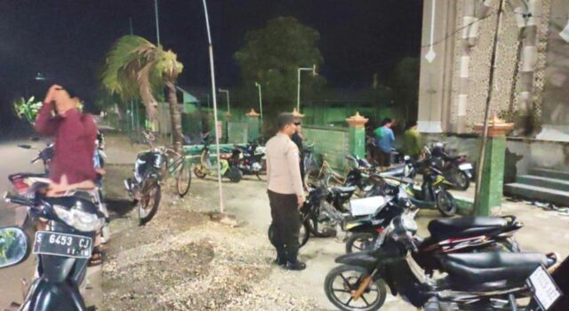 Parkir Motor Aman, Ibadah Nyaman: Aksi Sigap Personel Polsek Baureno Bojonegoro Tiap Malam IMG 20260309 WA0019