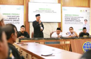 Bupati Gresik Lepas Kampanye Zakat Lewat Angkot, 50 Sopir Terima Bantuan Ramadan IMG 20260312 WA0031