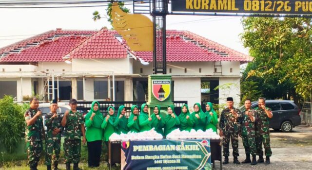 Hangatkan Ramadan, Koramil Pucuk Lamongan Berbagi Takjil untuk Pengguna Jalan IMG 20260312 WA0042