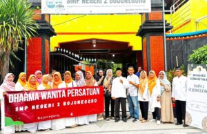 Strategi SMPN 2 Bojonegoro Ajarkan Empati: Bukan Teori, Tapi Aksi Nyata di Jalanan IMG 20260313 WA0024