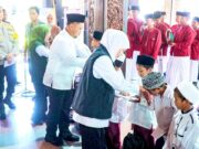 Ribuan Warga Gresik Terima Bansos Ramadan Miliaran dari Pemprov Jatim IMG 20260313 WA0043