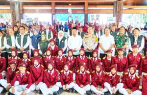 Ribuan Warga Gresik Terima Bansos Ramadan Miliaran dari Pemprov Jatim IMG 20260313 WA0047