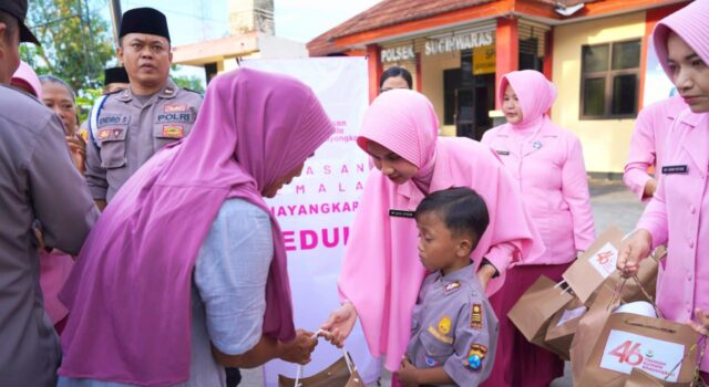 Kapolres Bojonegoro Ajak Anak TK Tebar Kebaikan Ramadan, Bagi Takjil ke Pengendara IMG 20260314 WA0045