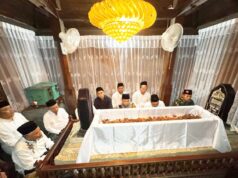 Hujan Berkah Warnai Tradisi Malam Selawe di Gresik, Jamaah Tetap Padati Masjid IMG 20260315 WA0021