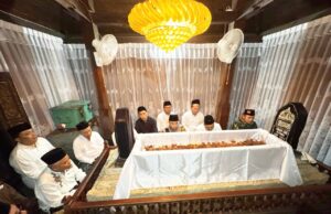Hujan Berkah Warnai Tradisi Malam Selawe di Gresik, Jamaah Tetap Padati Masjid IMG 20260315 WA0021