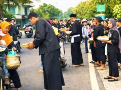 Aksi Peduli Ramadan, SH Terate Mojomalang Tuban Turun ke Jalan Bagikan Takjil IMG 20260315 WA0039