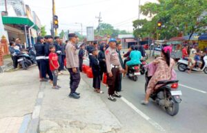 PSHT Dander Bojonegoro Berbagi, Polisi Jaga Kelancaran Lalu Lintas IMG 20260320 WA0017