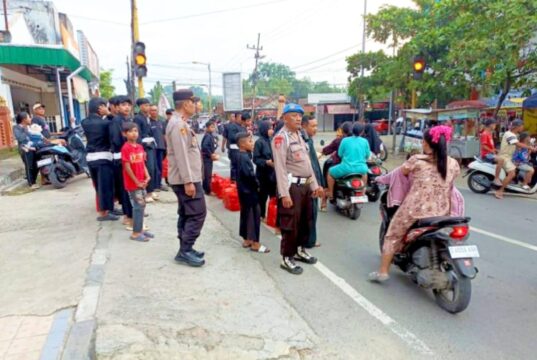 PSHT Dander Bojonegoro Berbagi, Polisi Jaga Kelancaran Lalu Lintas IMG 20260320 WA0017