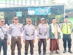 Jalan Raya Jadi Shaf Sholat, Polisi Sigap Amankan Idul Fitri di Gayam Bojonegoro IMG 20260321 WA0076