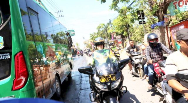 Polisi Siaga di Paciran, Kapolres Lamongan Pastikan Pelayanan Prima untuk Wisatawan IMG 20260323 WA0035
