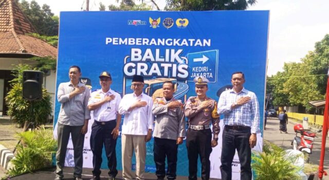 Kediri Tekan Kemacetan, 200 Pemudik Diberangkatkan Gratis IMG 20260324 WA0020