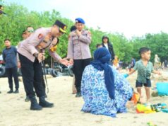 Demi Keselamatan Wisatawan, Kapolres Gresik Pantau Langsung Pantai Dalegan IMG 20260326 WA0005