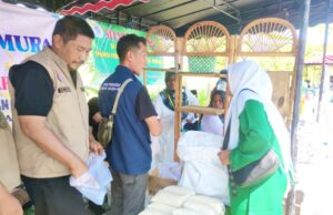 Minyak dan Gula Murah Disiapkan, Warga Balen Bojonegoro Sumringah IMG 20260405 WA0048