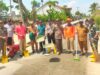 Bahaya Mengintai, Polisi Bersama Warga Kalitengah Lamongan Bersihkan Jalan Licin IMG 20260406 WA0020