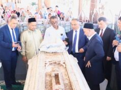Gubernur Samarkand Uzbekistan Kunjungi Makam Maulana Malik Ibrahim Gresik IMG 20260407 WA0006