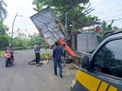 Bahaya Mengintai, Kabel Listrik Jatuh di Jalan Bojonegoro, Polisi dan PLN Turun Tangan IMG 20260408 WA0026
