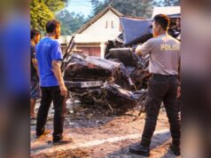 Pick Up Penuh Penumpang Hantam Truk Mogok di Pinggir Jalan Tuban IMG 20260409 WA0000