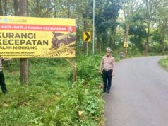 Minim Rambu, Polisi Bojonegoro Pasang Papan Himbauan di Black Spot IMG 20260409 WA0006