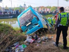 Oleng Mendadak Mobil Elf Terjun ke Sungai, Ini Penyebabnya IMG 20260410 WA0019