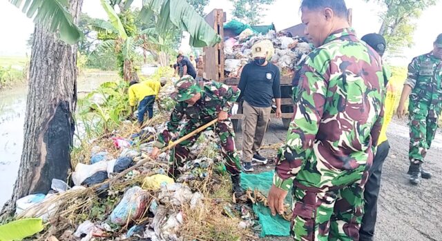 Sinergi TNI dan Pemda Lamongan, Sampah Liar Disikat Habis IMG 20260411 WA0015