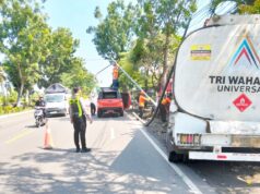 Truk Tangki Terguling Usai Hilang Kendali di Sukowati Bojonegoro IMG 20260412 WA0032