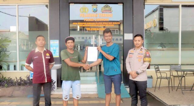 Hampir Bentrok, Salah Paham Sopir Truk Diselesaikan Humanis oleh Polisi Lamongan IMG 20260412 WA0041