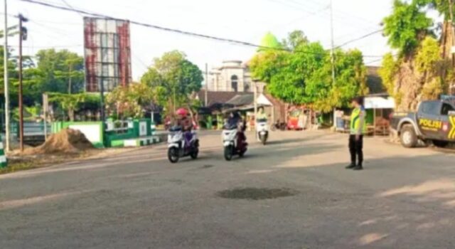 Cegah Kecelakaan Sejak Dini, Polisi Kanor Bojonegoro Fokus Jam Sibuk IMG 20260413 WA0048