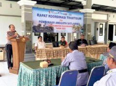 Jangan Mudah Terprovokasi, Pesan Tegas Kapolsek untuk Linmas Sugihwaras Bojonegoro IMG 20260417 WA0010