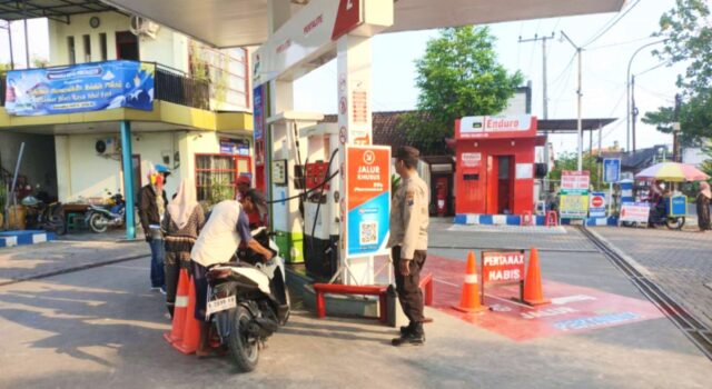 Antisipasi Penimbunan BBM, Polsek Baureno Bojonegoro Perketat Pengawasan di SPBU IMG 20260420 WA0008