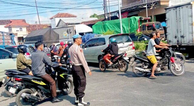 Macet Mengular dari Bojonegoro ke Surabaya, Ini Langkah Cepat Polsek Babat Lamongan IMG 20260425 WA0005
