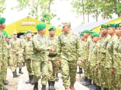Pangdam V Brawijaya ke Lamongan Inspeksi Yonif 887, Pastikan Prajurit Siap Jaga Kedaulatan IMG 20260428 WA0040
