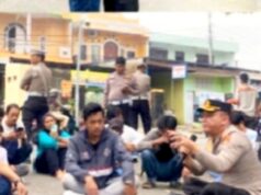 Aksi Ricuh Nyaris Terjadi, Kapolres Bulukumba Duduk Bareng Massa di Aspal IMG 20260428 WA0042