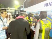 Bantu Dorong Kursi Roda Hingga Angkat Koper Jamaah Haji, Polwan Bojonegoro Tuai Pujian IMG 20260502 WA0003