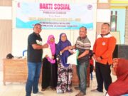 Aksi Sosial Jelang Hari Jadi Mlinjeng Sumberrejo Bojonegoro, Kades Bagikan Beras untuk Lansia IMG 20260503 WA0022