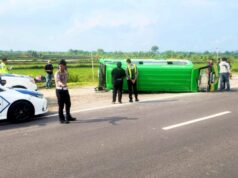 Elf Rombongan Bojonegoro Oleng usai Senggol Truk Tangki di Deket Lamongan IMG 20260520 WA0008