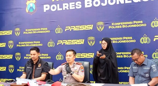 Polres Bojonegoro Ringkus Pelaku Penipuan Berkedok Bantuan Haji IMG 20260521 WA0017