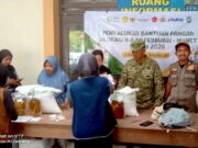 TNI Hadir untuk Rakyat, Babinsa Karanggeneng Lamongan Kawal Bantuan Hingga Tuntas IMG 20260524 WA0019