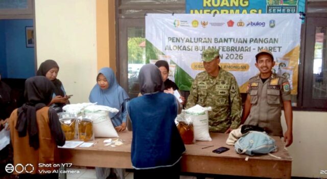 TNI Hadir untuk Rakyat, Babinsa Karanggeneng Lamongan Kawal Bantuan Hingga Tuntas IMG 20260524 WA0019