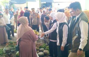Kapolsek Bojonegoro Kota Kawal Kunjungan Khofifah di Pasar Banjarejo IMG 20260525 WA0032