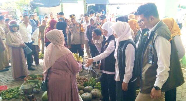 Kapolsek Bojonegoro Kota Kawal Kunjungan Khofifah di Pasar Banjarejo IMG 20260525 WA0032