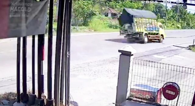 Belok Kanan Menuju SPBU, Pemotor di Bojonegoro Tewas Ditabrak Truk IMG 20260601 WA0040