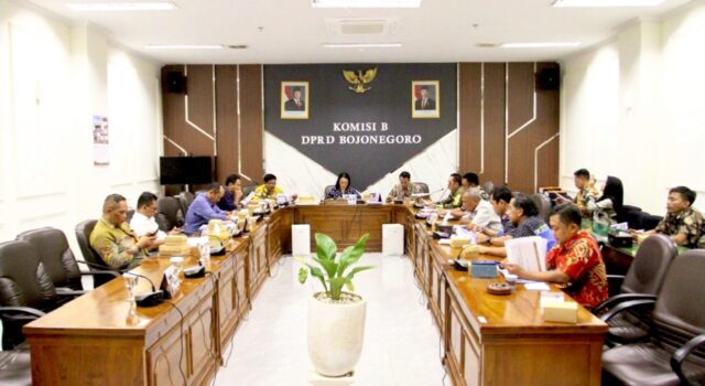 Rapat Maraton Komisi B DPRD Bojonegoro, Ekonomi Daerah Jadi Prioritas IMG 20260613 WA0010