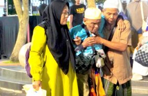 Jamaah Haji Bojonegoro Tiba, Keluarga Berebut Cari Wajah Tercinta IMG 20260613 WA0013