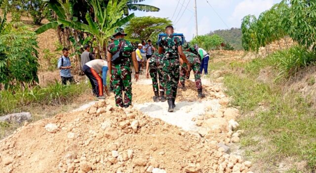 Semangat Kemanunggalan, TNI dan Warga Cor Jalan Dusun Maor Bubulan Bojonegoro IMG 20260624 WA0028